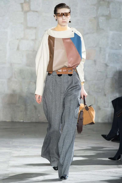 Look 32